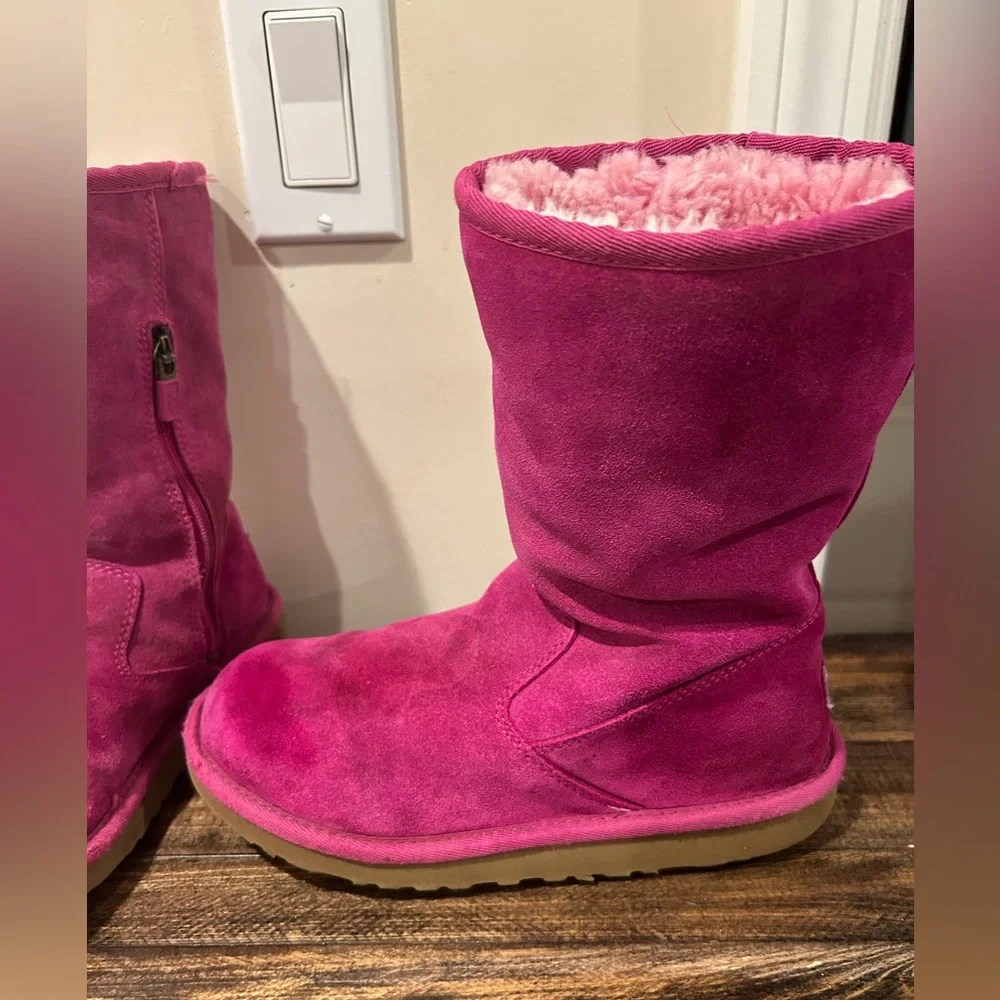 UGG Kids Sz 4 K Lil Sunshine Suede Boot Victorian Pink MidCalf Sheepskin Lining